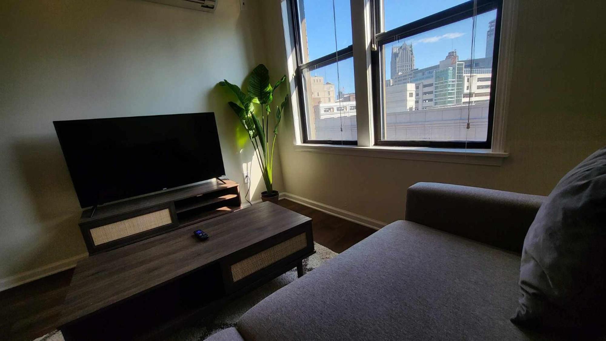 Heart Of Gem! 2br Apartment Detroit