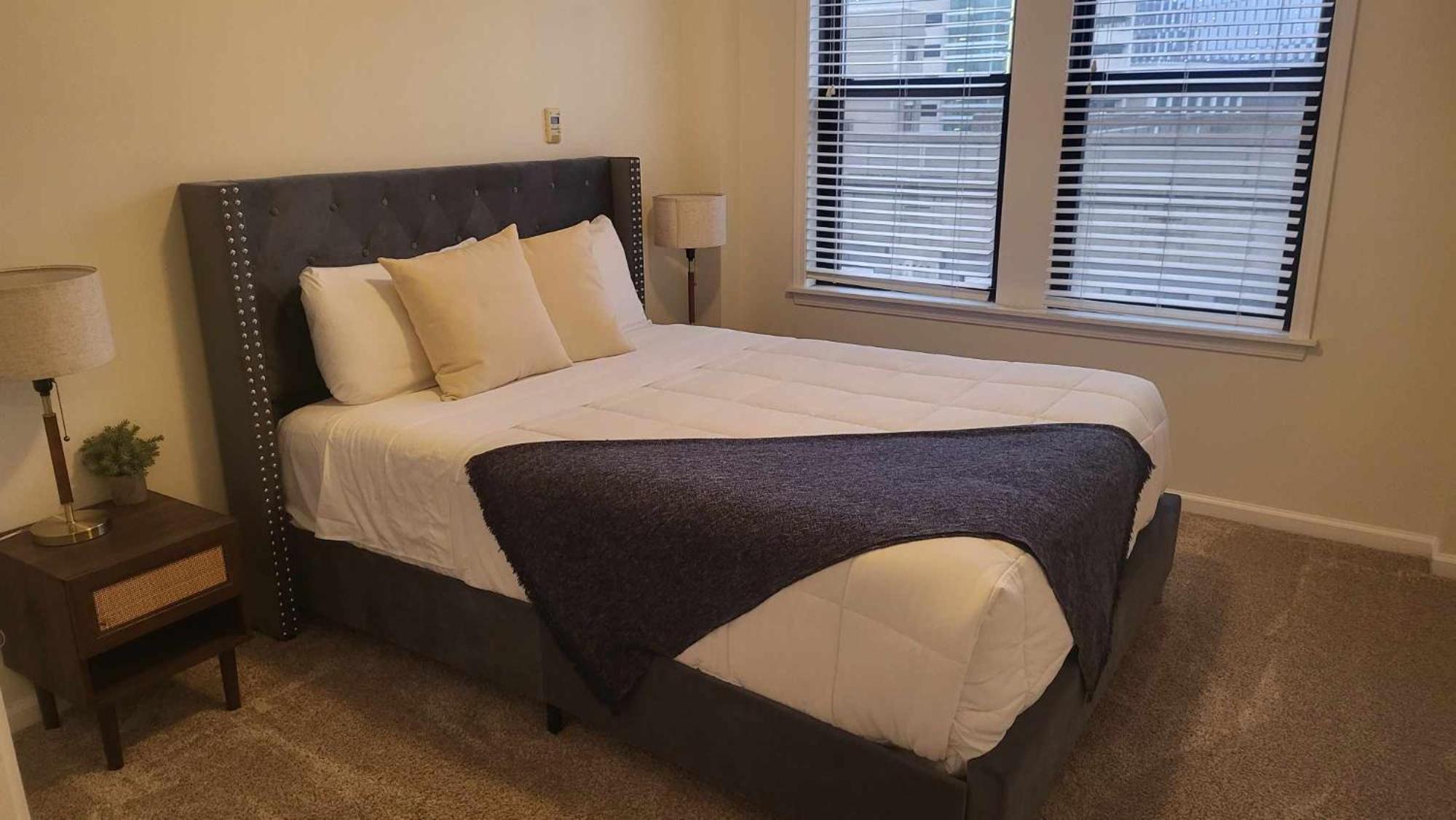 Heart Of Gem! 2br Apartment Detroit